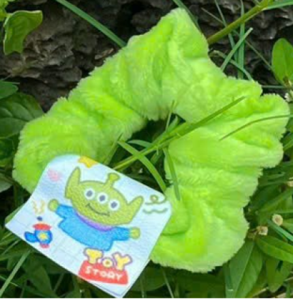 Dây cột tóc scrunchies lông mềm đính kèm charm