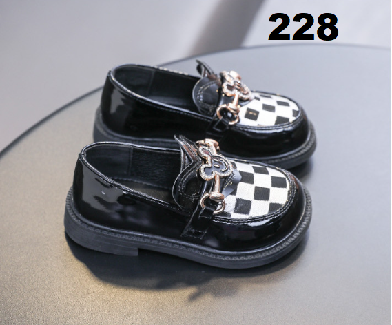 Giày lười mặt mickey cho bé gái 228 đen