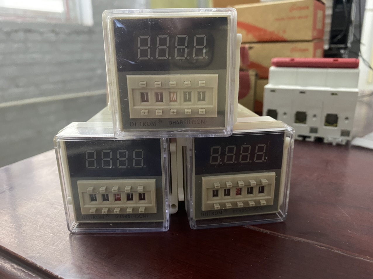Rơ le thời gian DH48S kèm đế