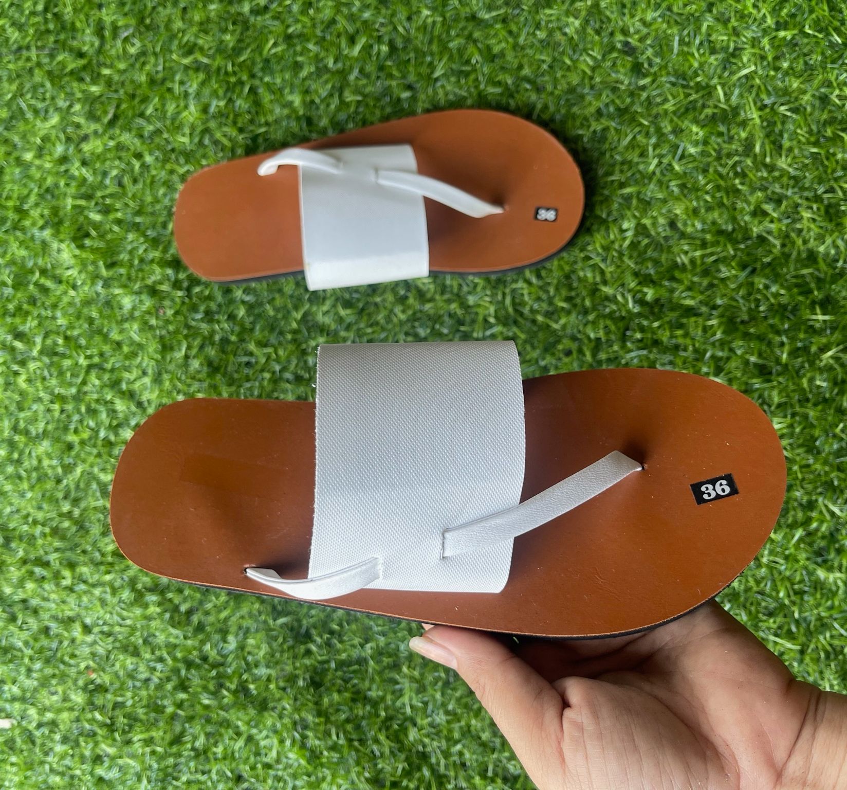 Dép xỏ ngón nữ ( đế bò quai trắng ) size từ 34 đến 42