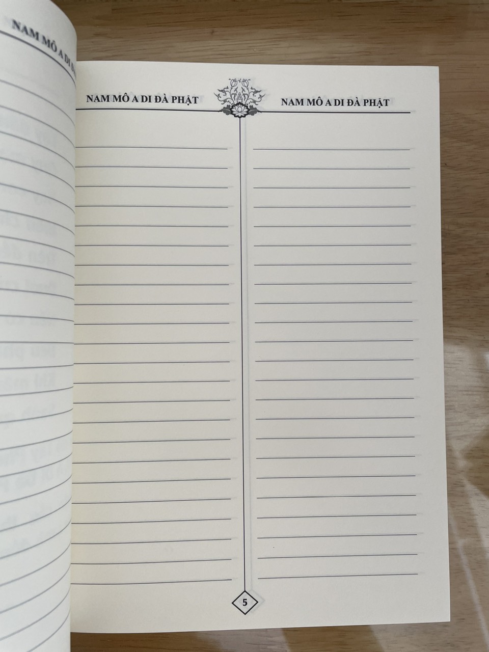 Vở chép Kinh Hồng Danh