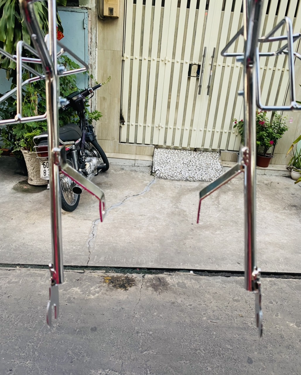 BAGA BẢO VỆ ĐÈN HẬU XE CUB 81 SẮT XI