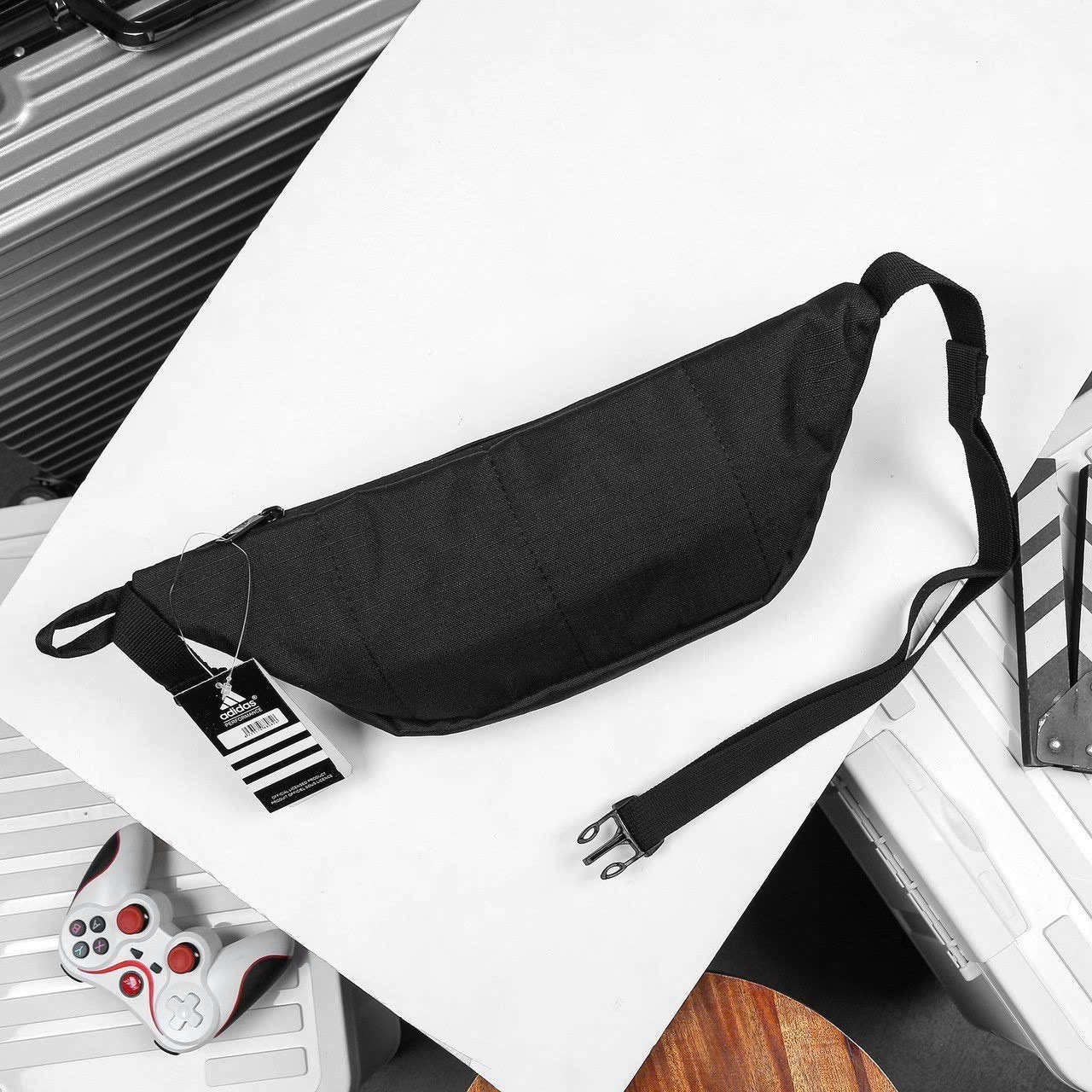 Túi đeo chéo Sample Crossbody Bag