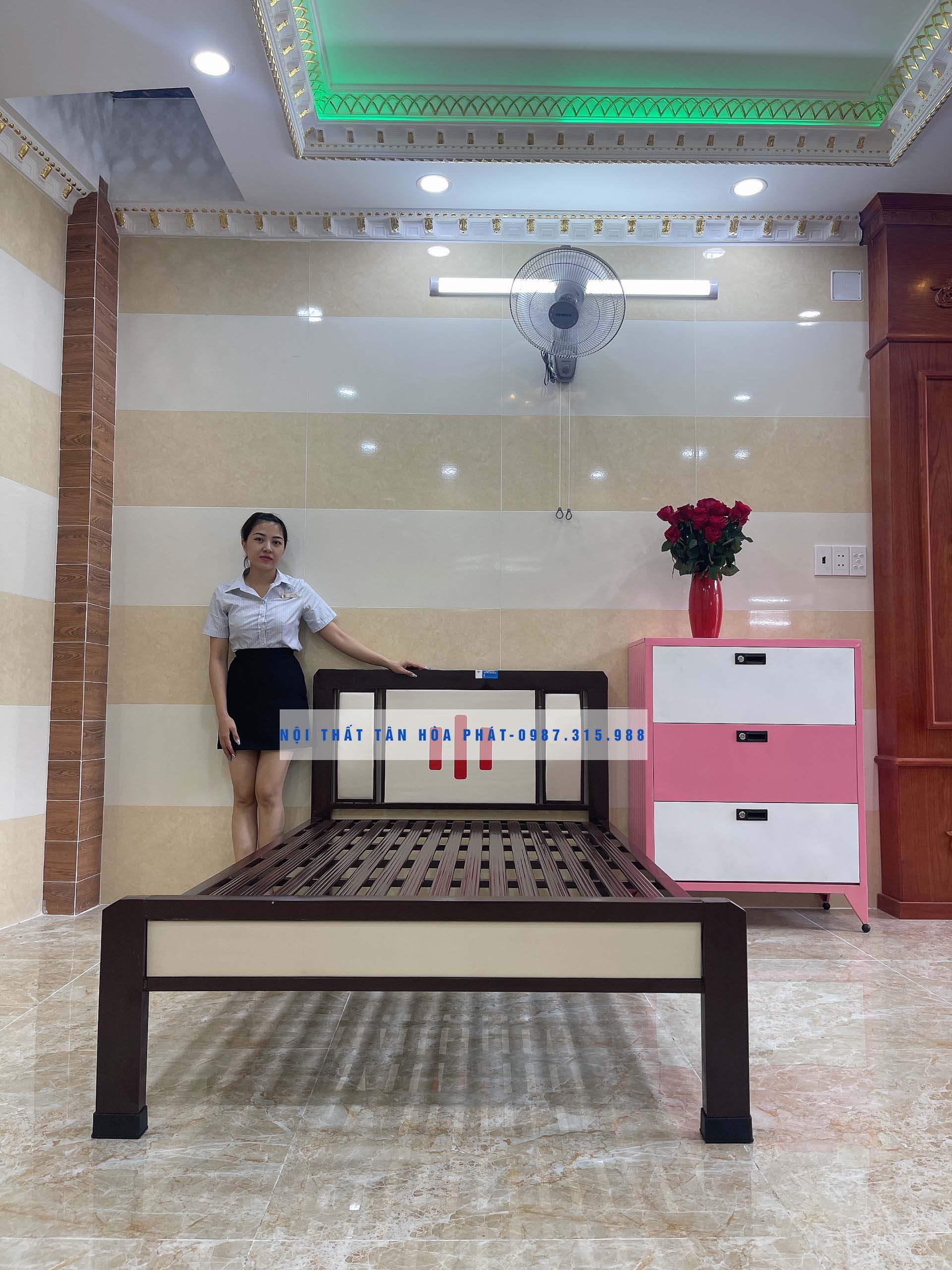 Giường sắt hộp nâu giả gỗ mẫu 3 sọc kích thước 1m x dài 2m