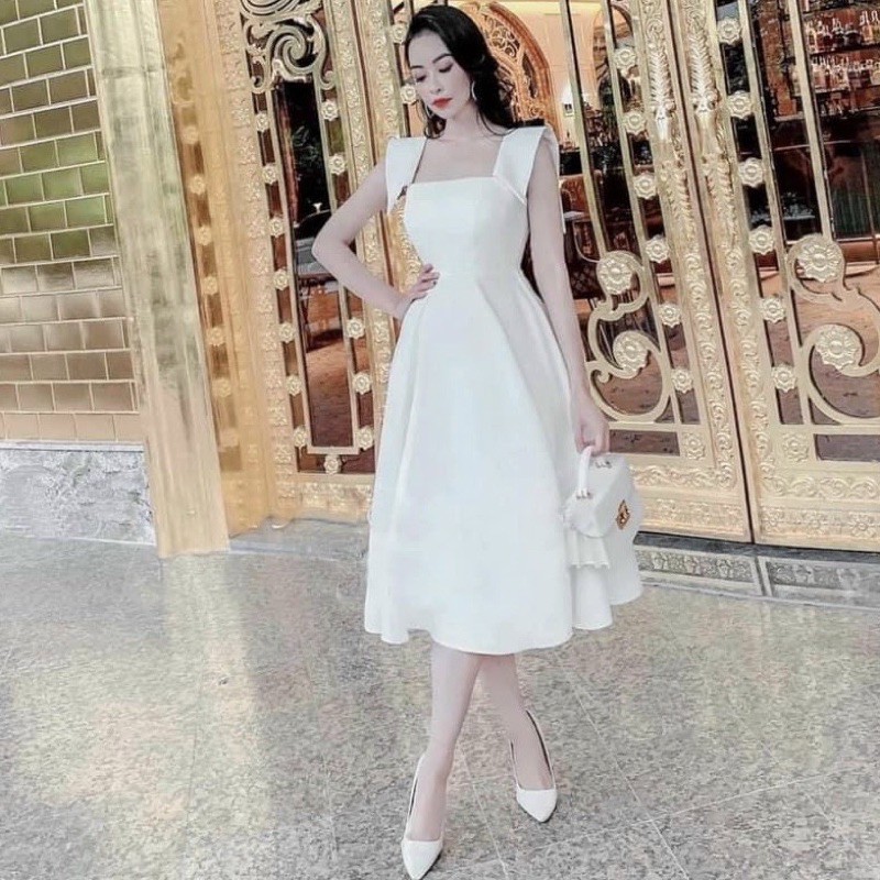 Đầm trắng cổ đắp vai