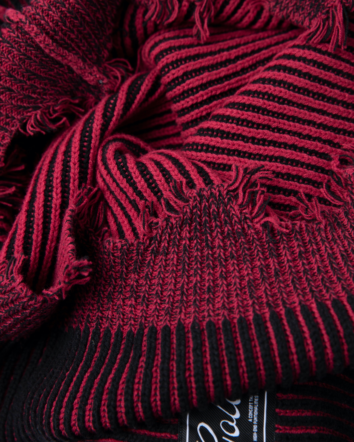 B/R DISTRESSED RIB KNIT SWEATER