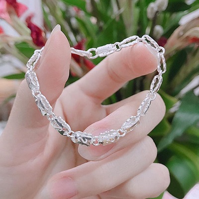 Lắc tay bạc cho bé