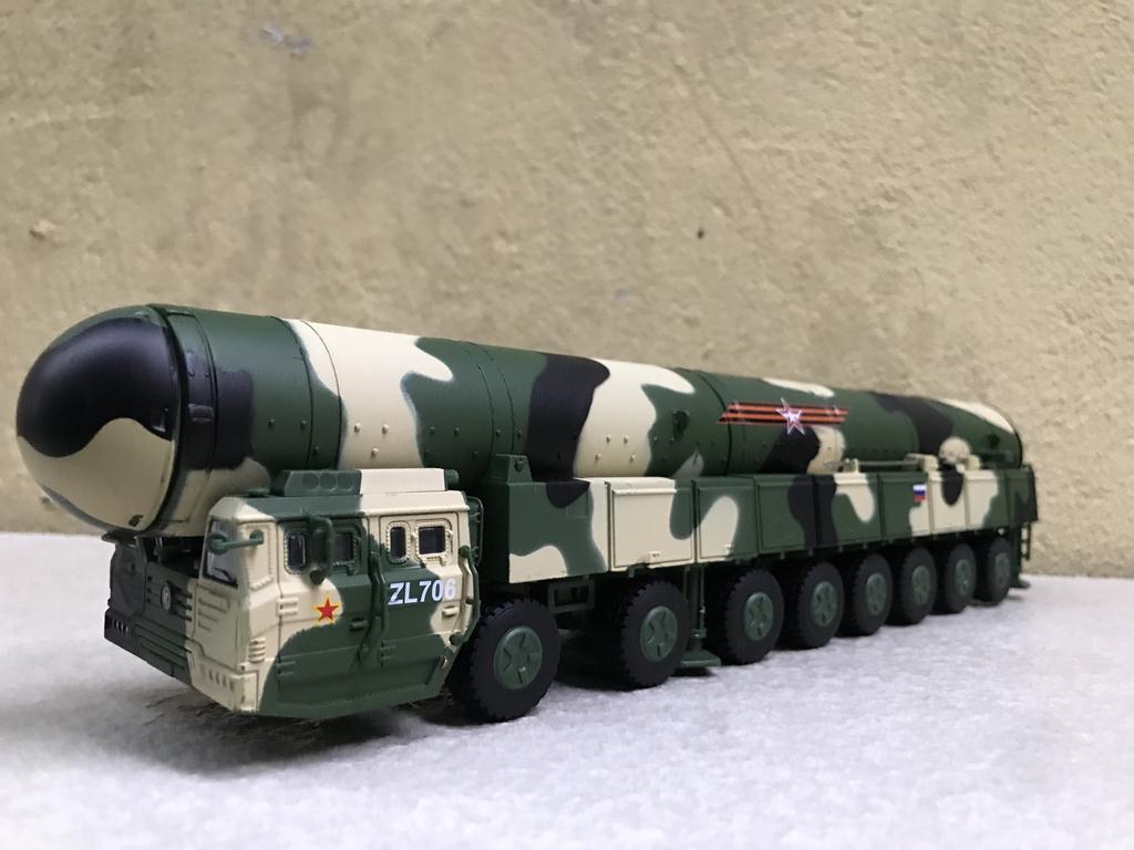 [HCM]Mô hình xe xe quân sự  Topol-M  1:64