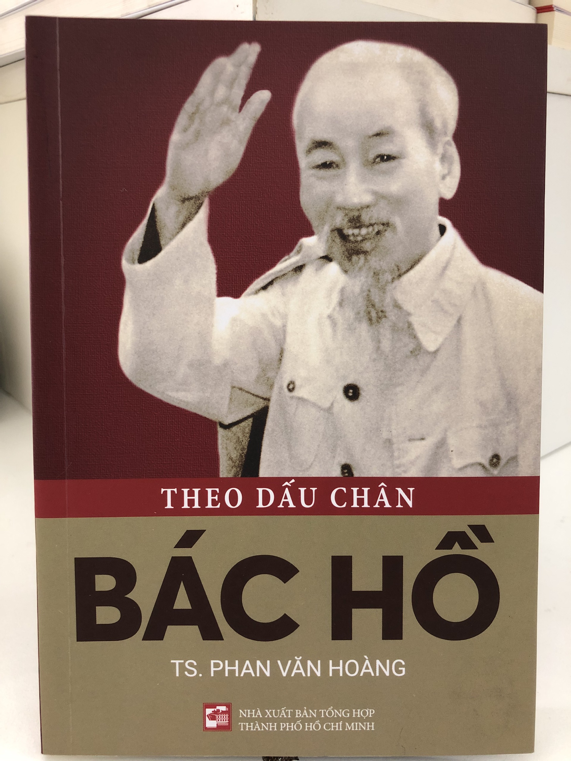 Nxbhcm - sách theo dấu chân bác hồ