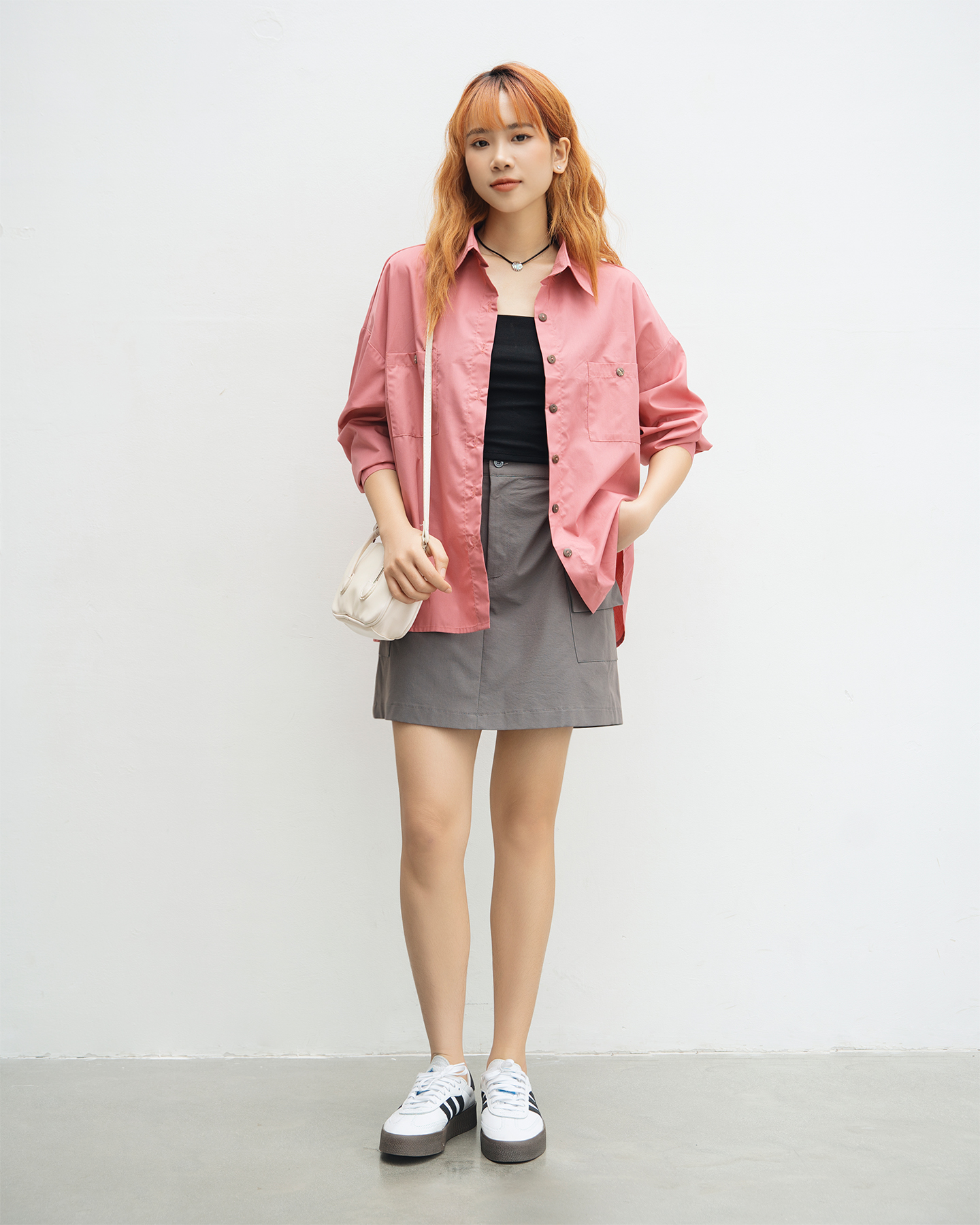 [Nhập LAZLOOK99 GIẢM 100K/500K] Áo sơ mi thô lụa onesize 2 túi cúc gỗ Button Shirt - by ufo.thebasic