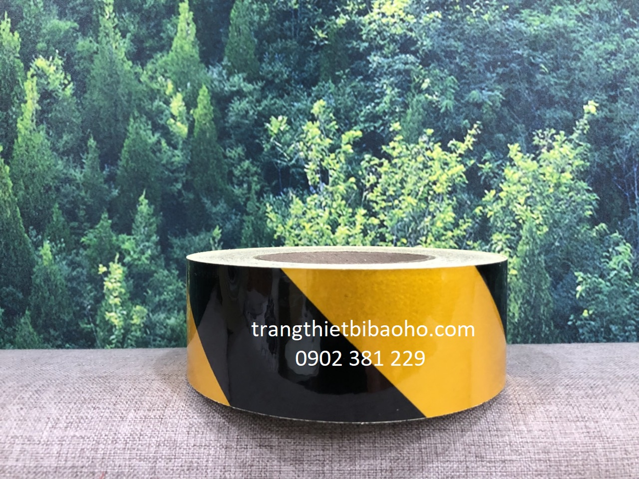 Băng keo phản quang dán nền cảnh báo 40 x 5cm - 4 màu lựa chọn