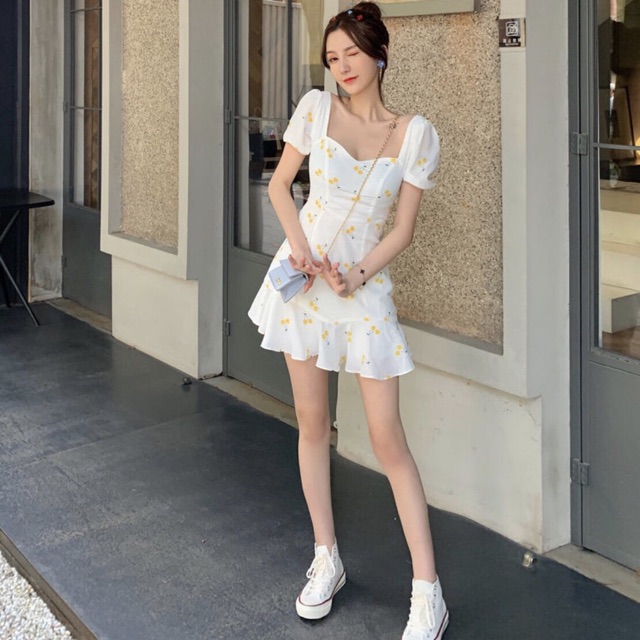 Đầm cherry vàng cúp ngực