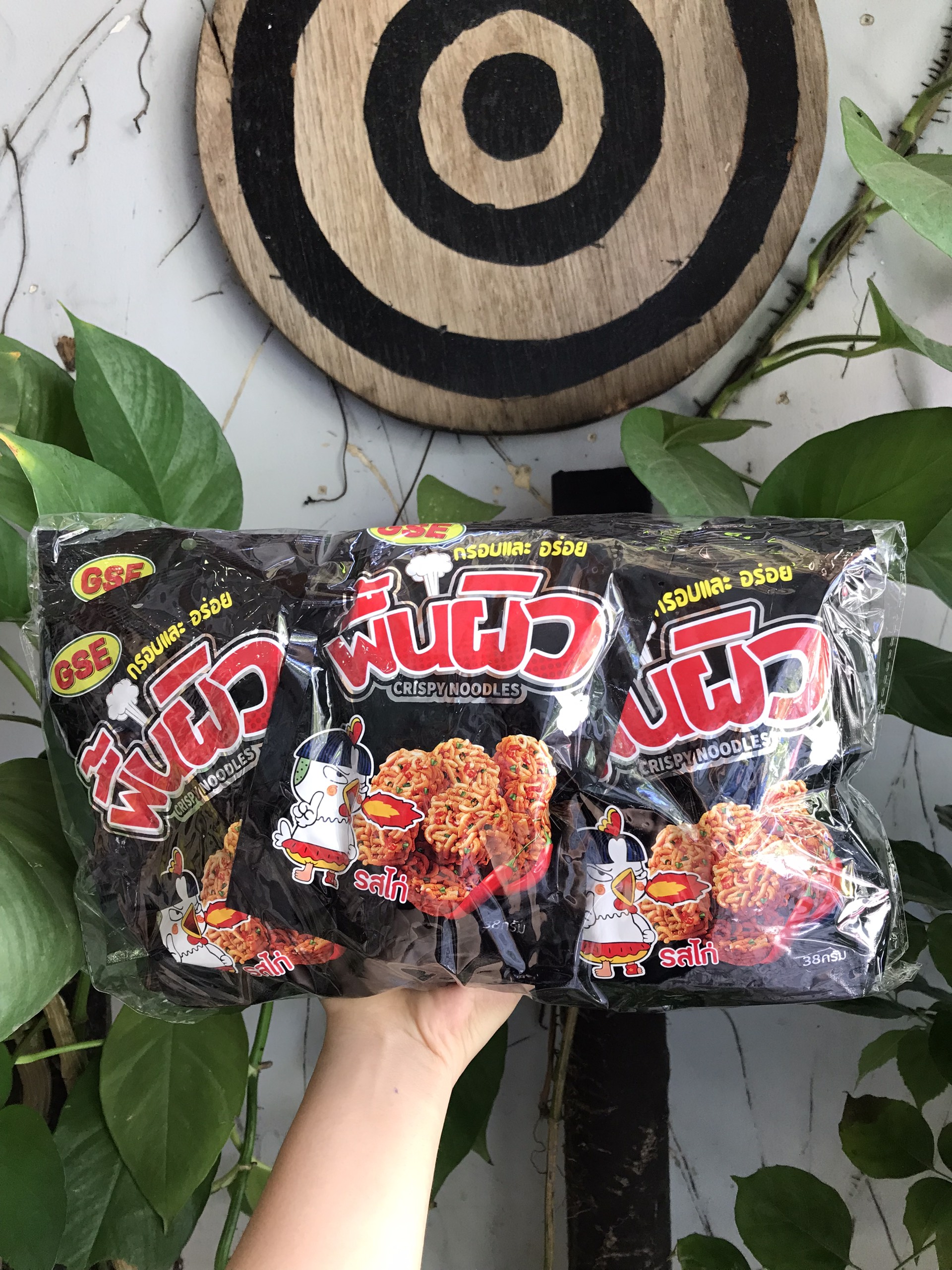 Snack mì viên vị gà cay thái lan crispy noodles