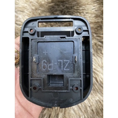 Đế đúc 3 chân pin makita 14.4v - 18v nhựa siêu cứng .