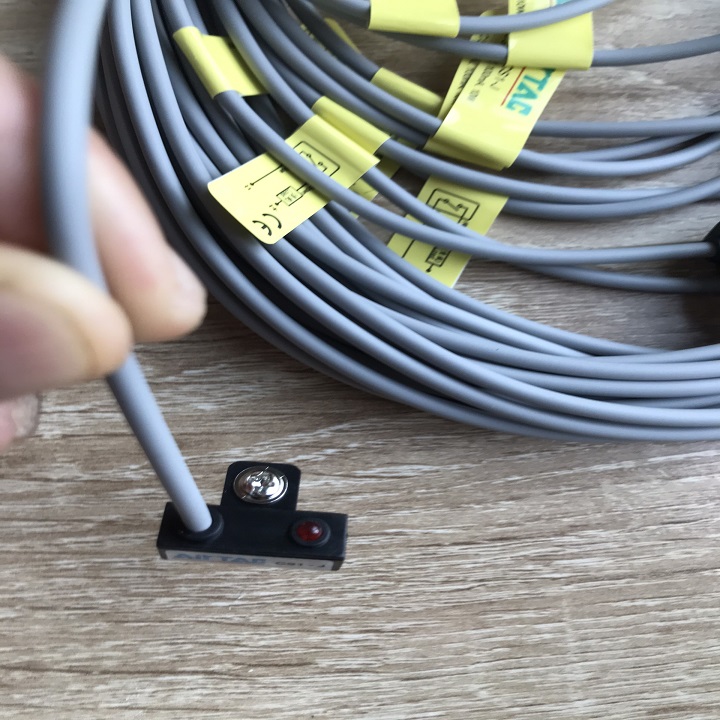 Cảm biến tiệm cận xi lanh CS1-J