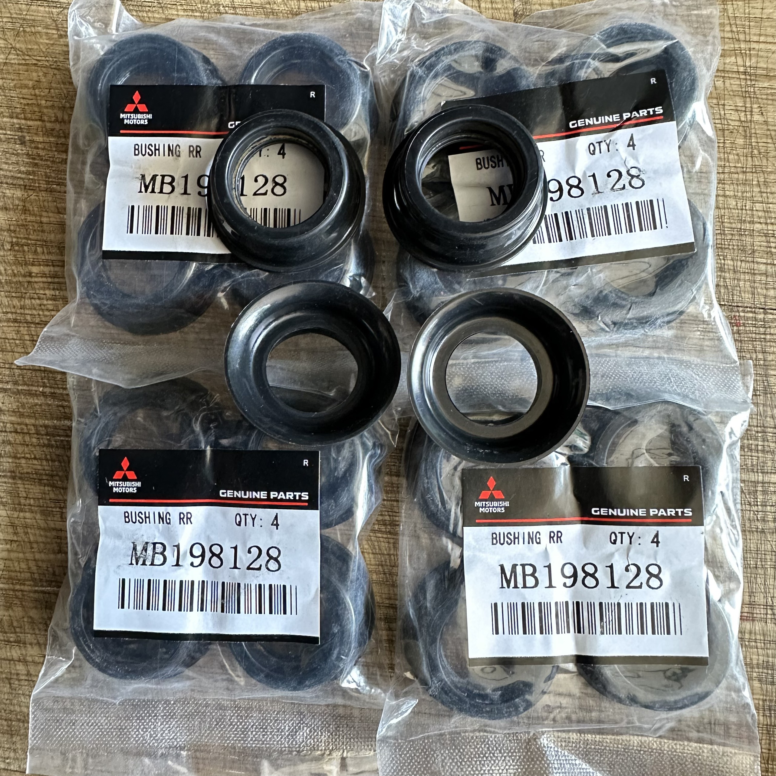 Bộ 4 phốt chân bugi mitsubishi jolie/ grandis/ pajero/ zinger
