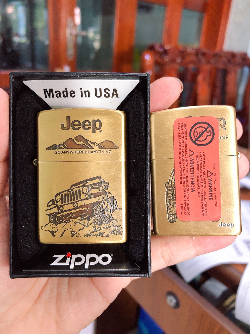 BẬT LỬA ZIPPO KHẮC HÌNH XE JEEP MÀU VÀNG -RUỘT VÀNG
