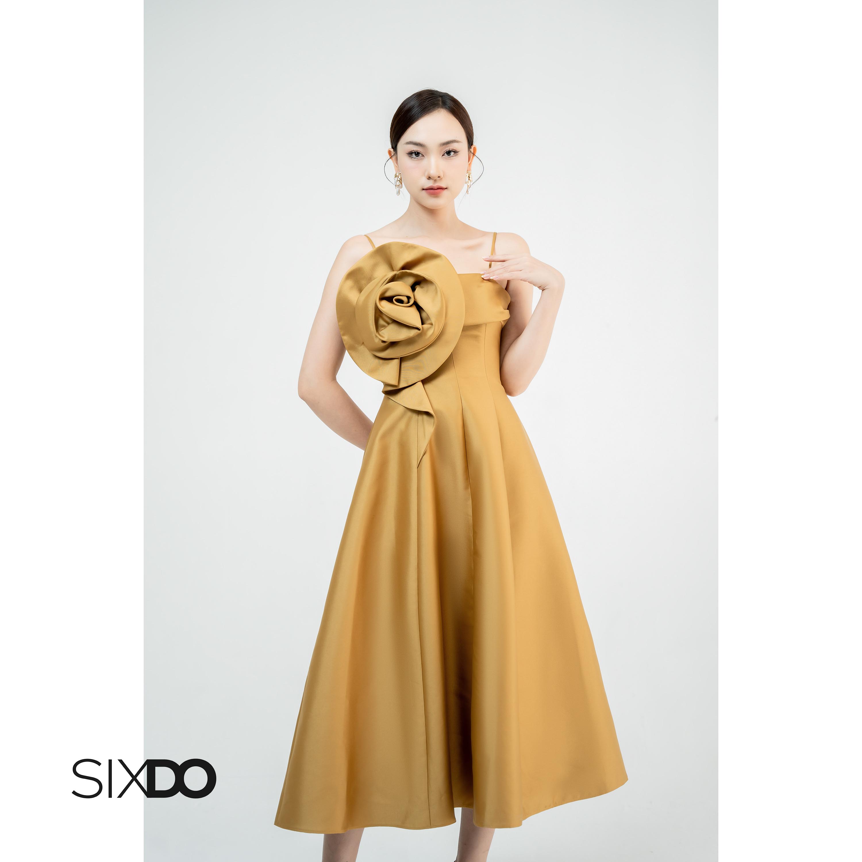 Đầm hai dây midi phối hoa ngực dáng xòe SIXDO