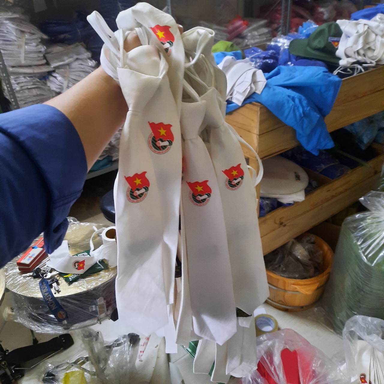 CÀ VẠT ĐOÀN THANH NIÊN, CAVAT ĐOÀN