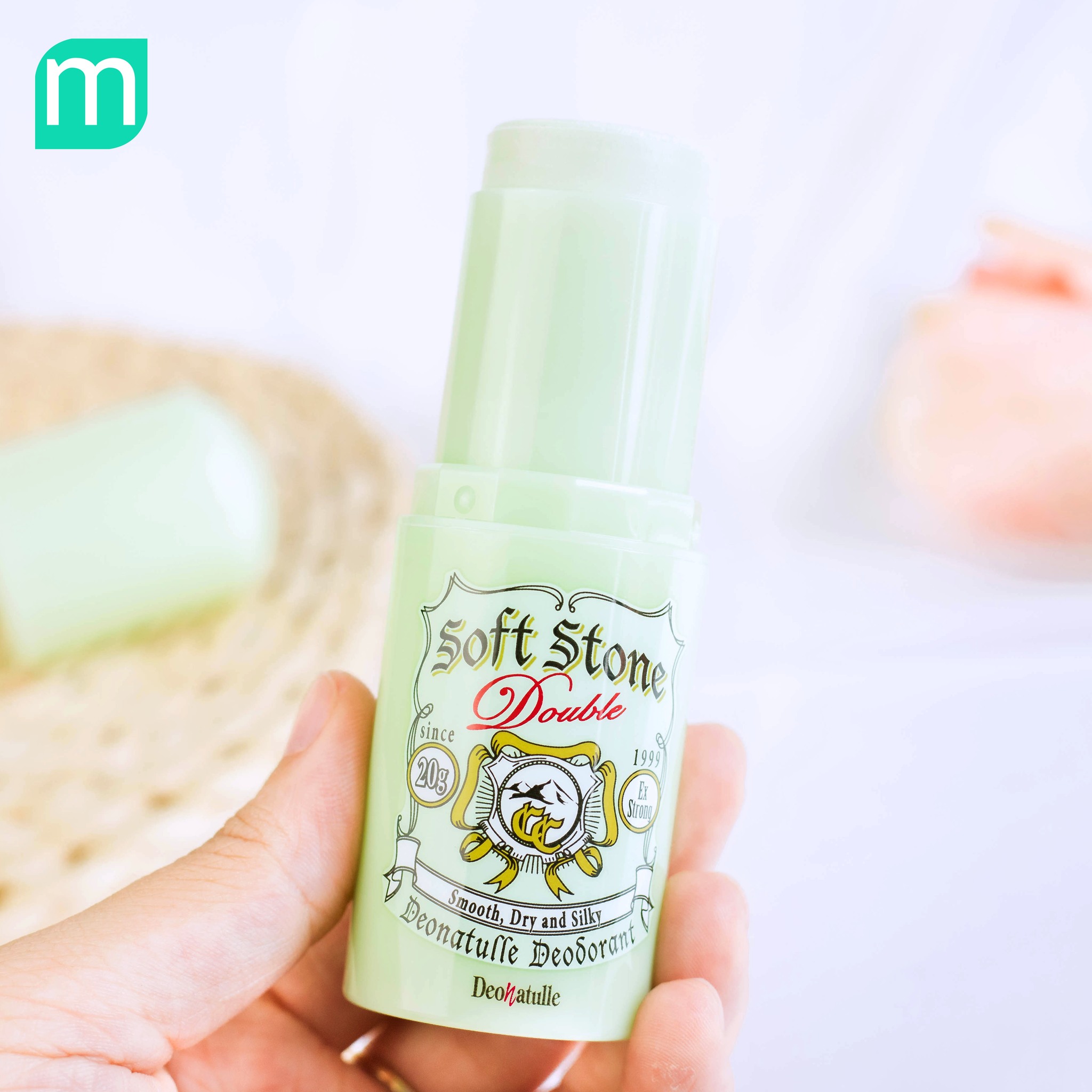 Lăn Khử Mùi Đá Khoáng Soft Stone 20G Xanh