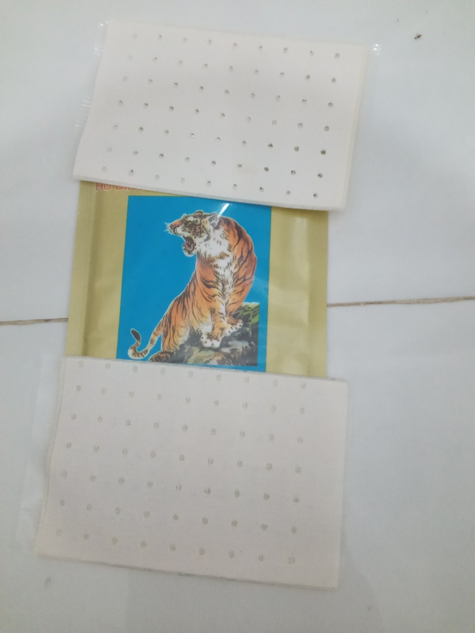 01 Hộp 100 gói dán con hổ 5 chữ