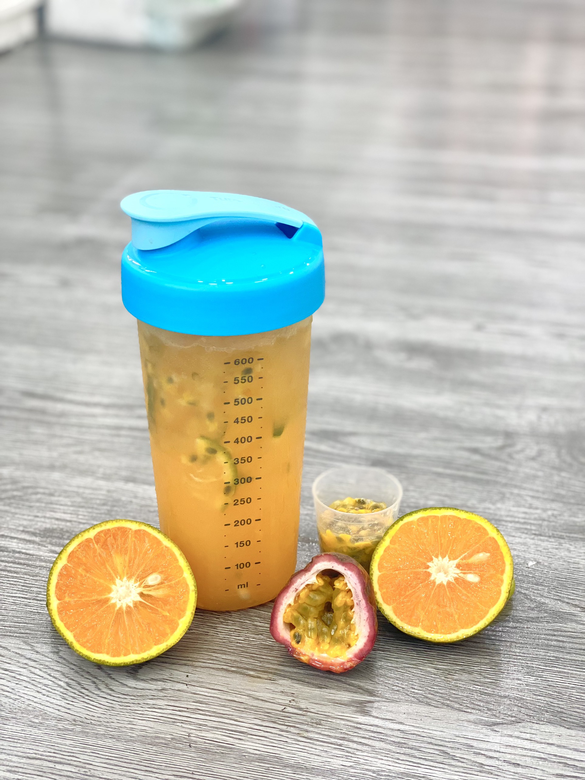 Bộ Bình Nước Tupperware Shake N Go Gen II (Mẫu mới 2023) - Gồm bình nước và bình lắc