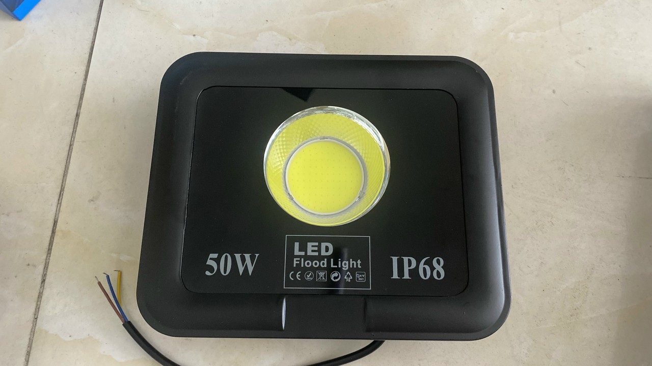 [HCM]Đèn pha chip COB chiếu sáng sân bóng công trình
