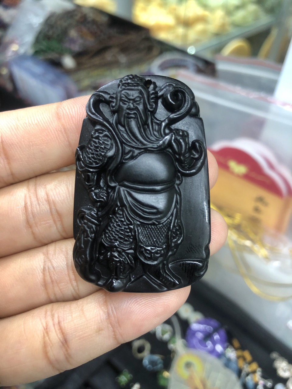 Mặt dây chuyền Quan Công phong thủy đá thạch anh đen