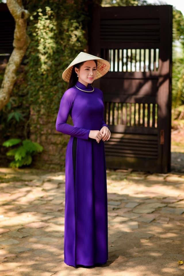 Áo dài trơn truyền thống màu Tím huế 4 tà kèm quần 2 lớp, Lụa chiffon dày dặn, co giãn 4 chiều giá rẻ tận xưởng Áo dài Ngọc Trang
