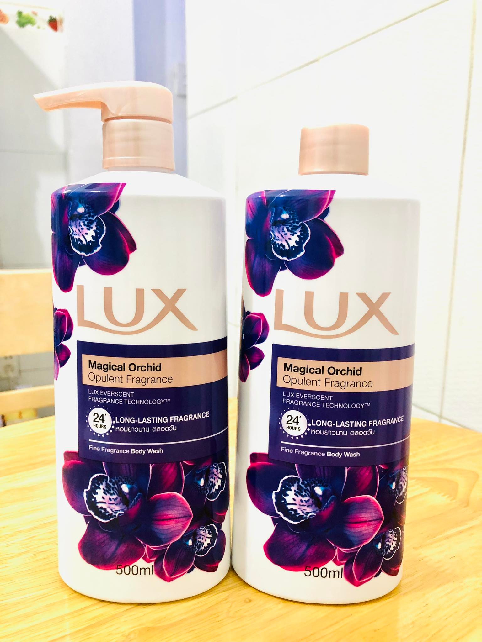 Combo 2 chai sữa tắm dưỡng ẩm trắng da hương nước hoa Thái lan Lux hương thơm hoa hồng 900ml Thái lan