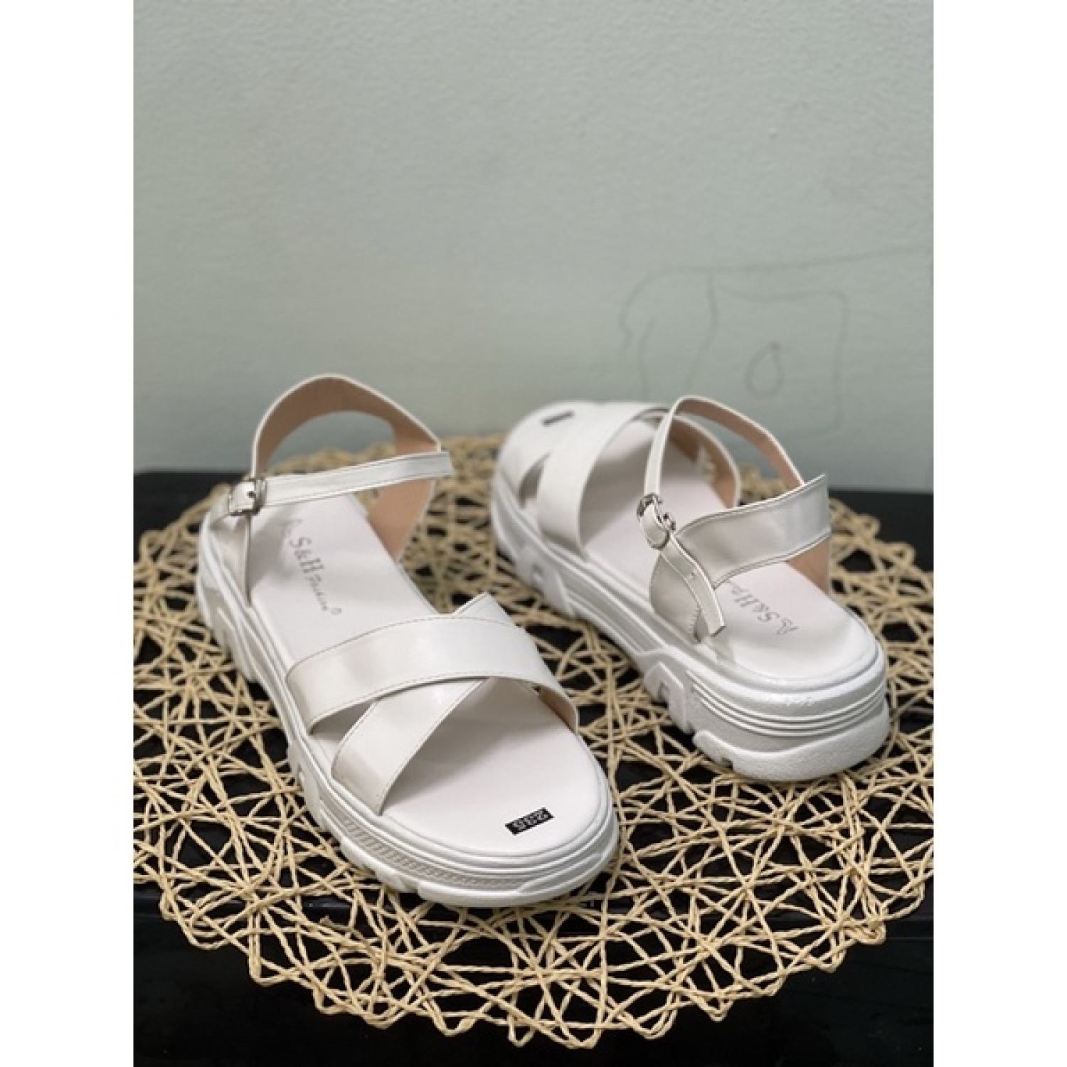 Dép sandal bánh mì đế đúc, xăng đan nữ da mềm đế Pu TBSD01