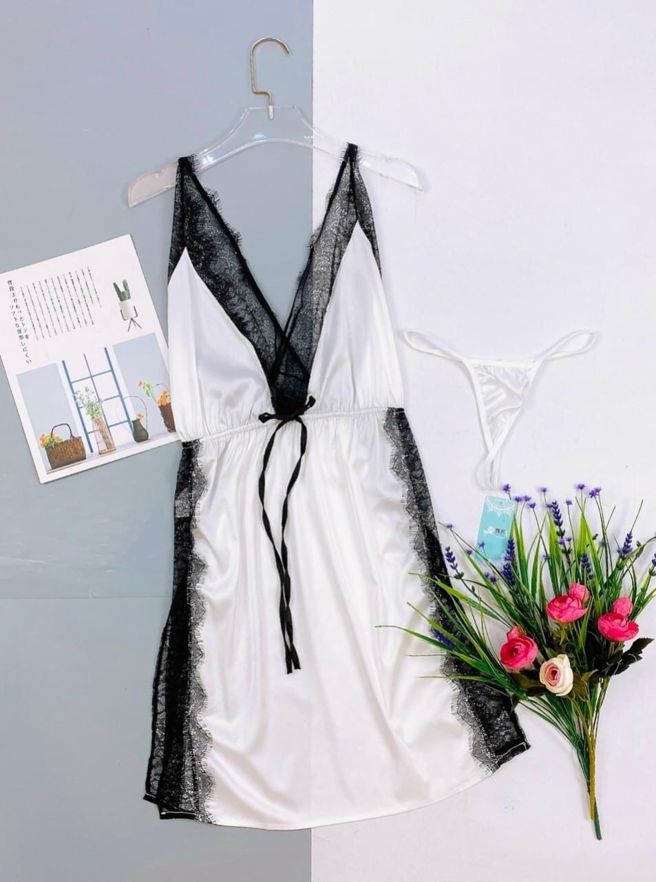 [HCM]Đầm ngủ phi lụa hai dây phối ren xẻ tà hở lưng gợi cảm (màu trắng viền ren đen) BT4