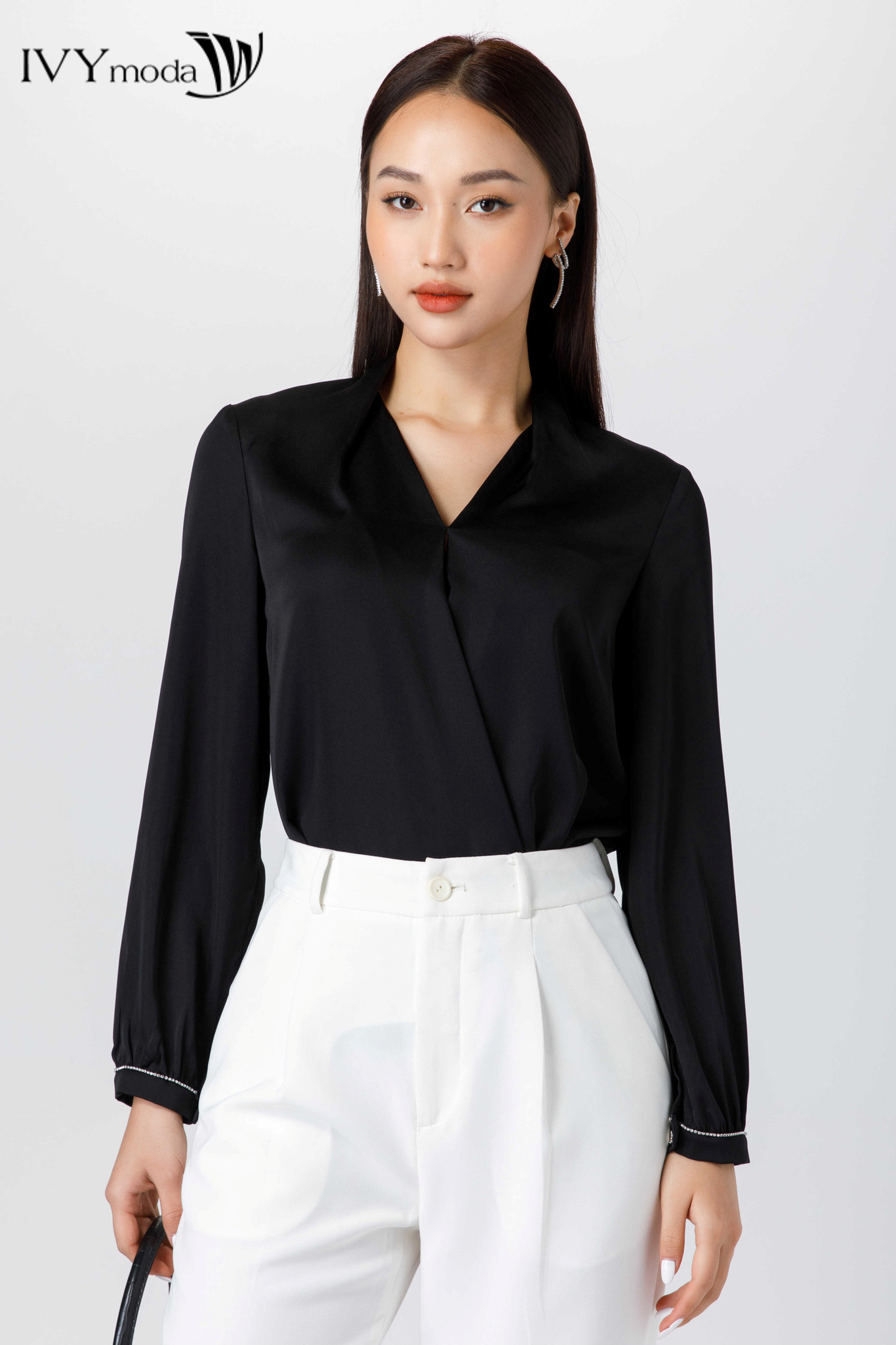 Áo sơ mi lụa cổ kiểu IVY Moda MS 17M6841