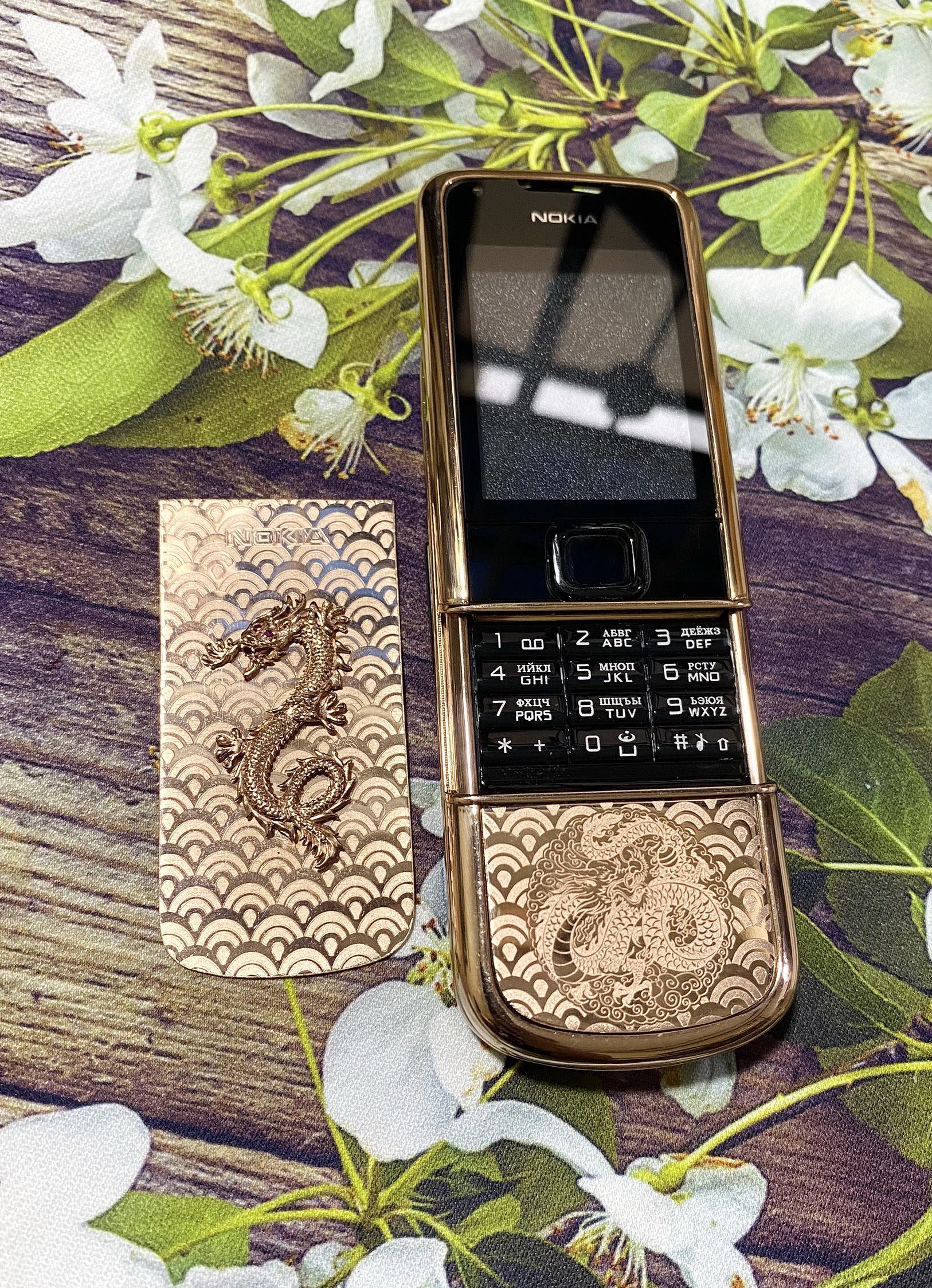 Miếng Dán Thay Da Nokia 8800 Arte Rồng 3D Mạ Vàng