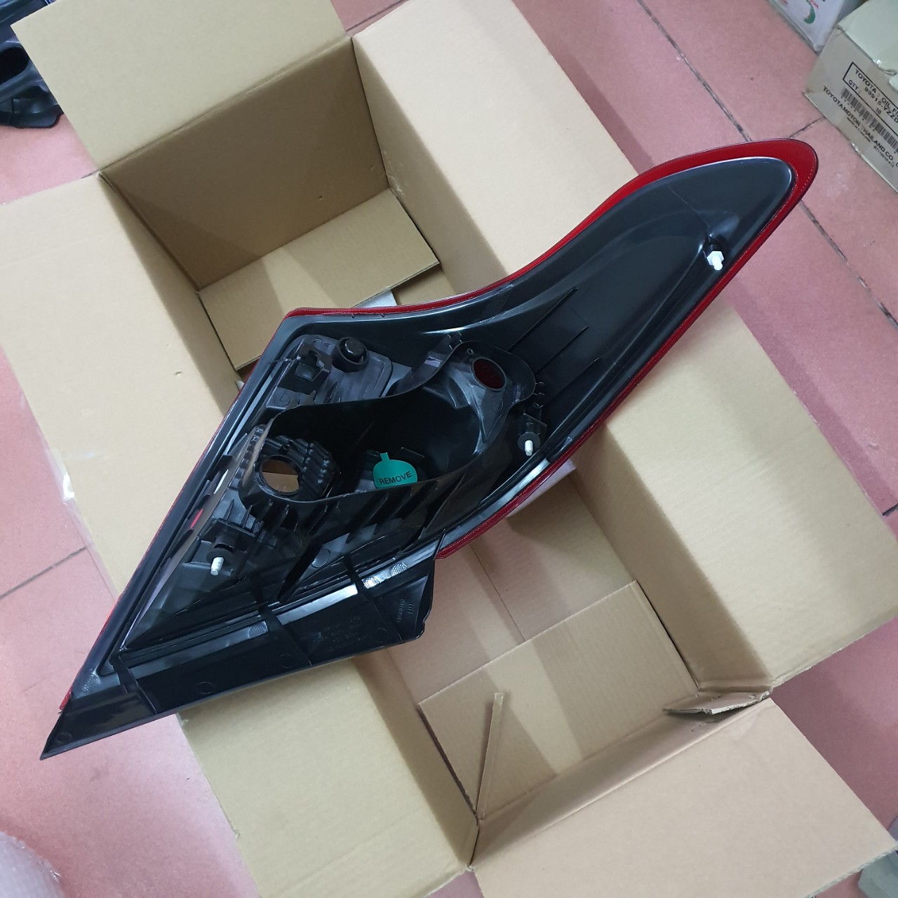 Đèn hậu Nissan Sunny