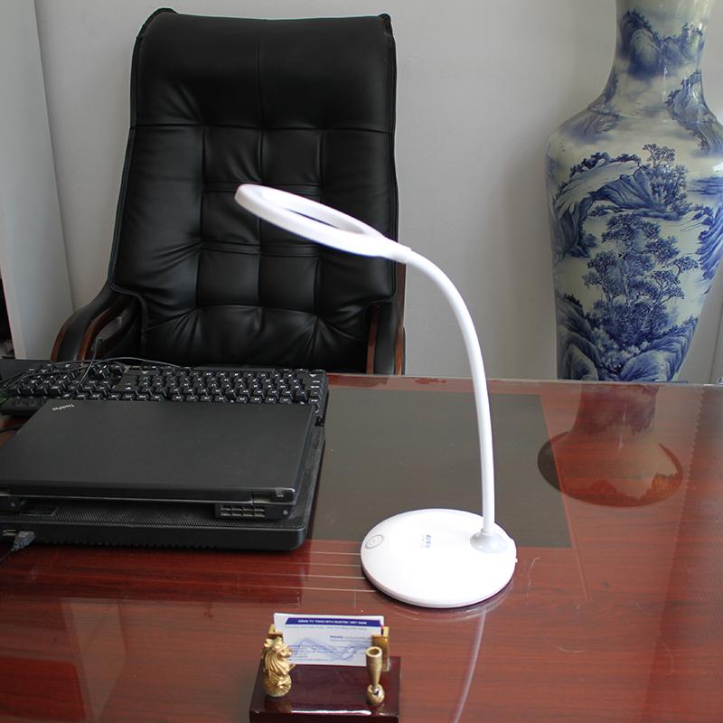 Đèn LED để bàn tích điện thông minh SUNTEK KM-6702