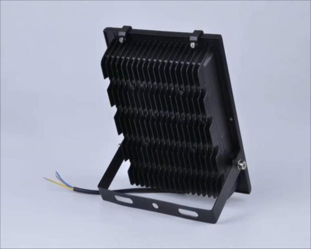 Đèn pha LED 100W lắp ngoài trời Ip66