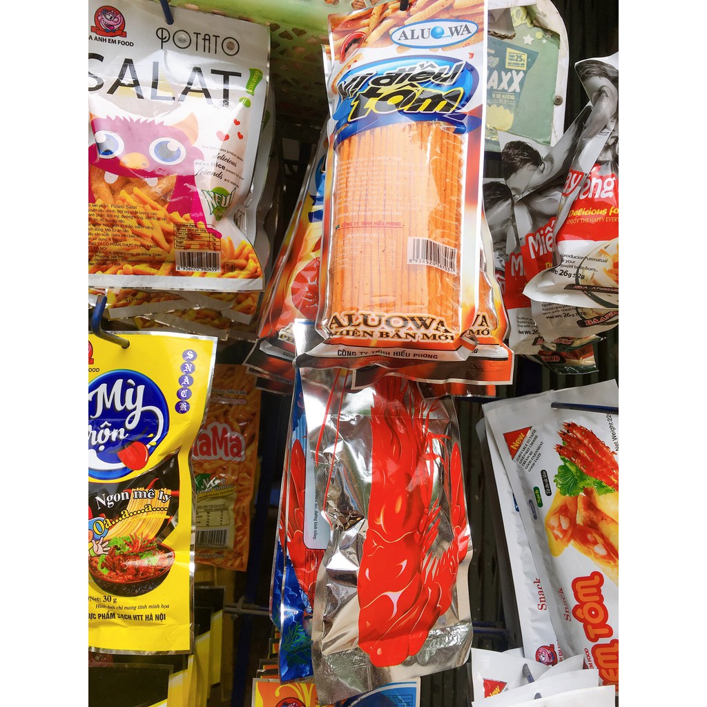 Snack nem tôm trở về tuổi thơ cay cay