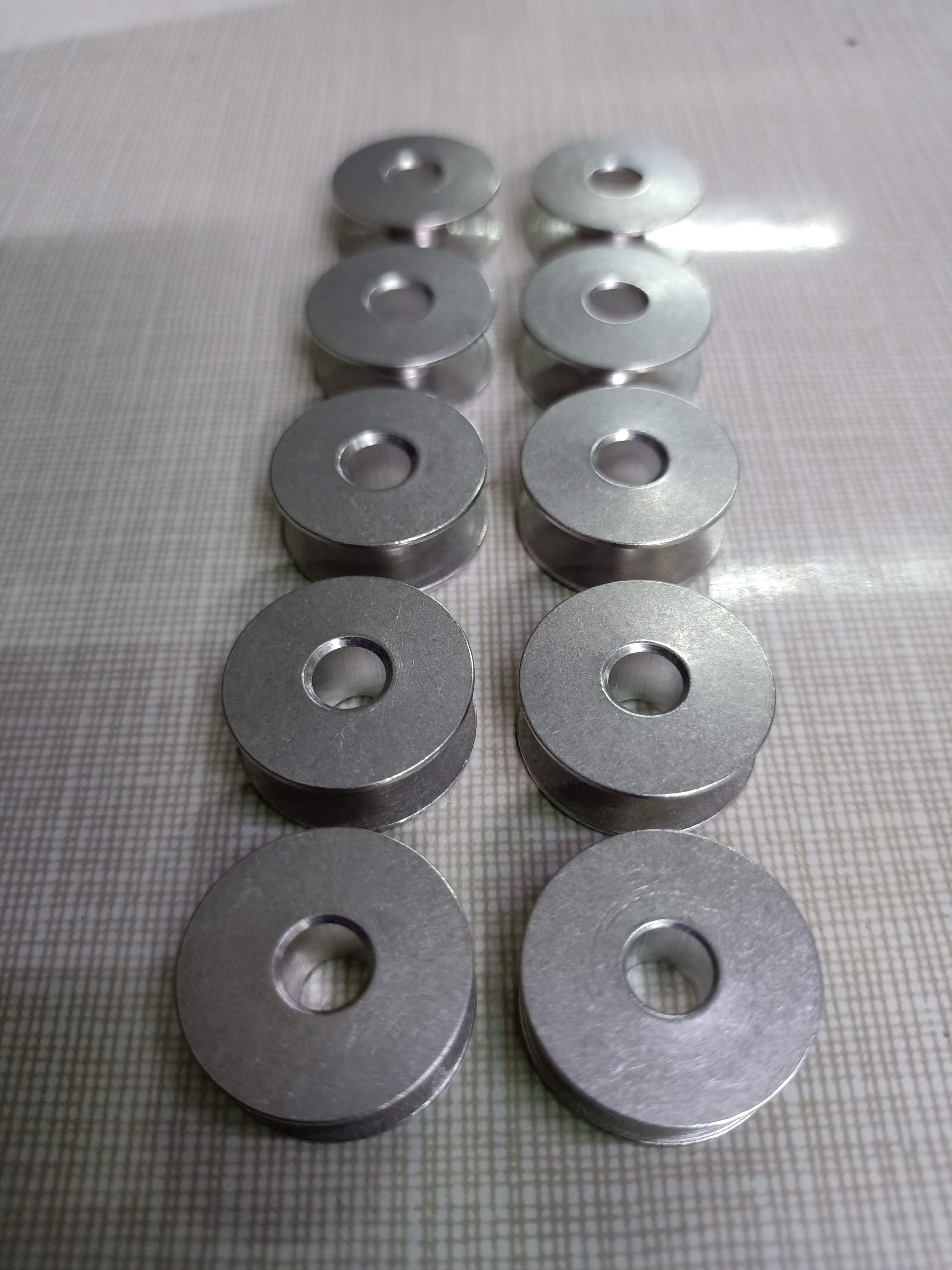 10 Suốt máy may công nghiệp.