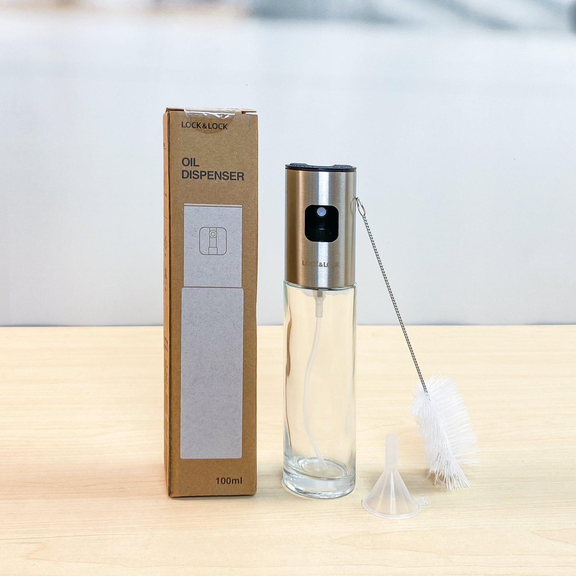 Bình xịt dầu kèm phểu và cọ rửa LocknLock 100ml - CKO109