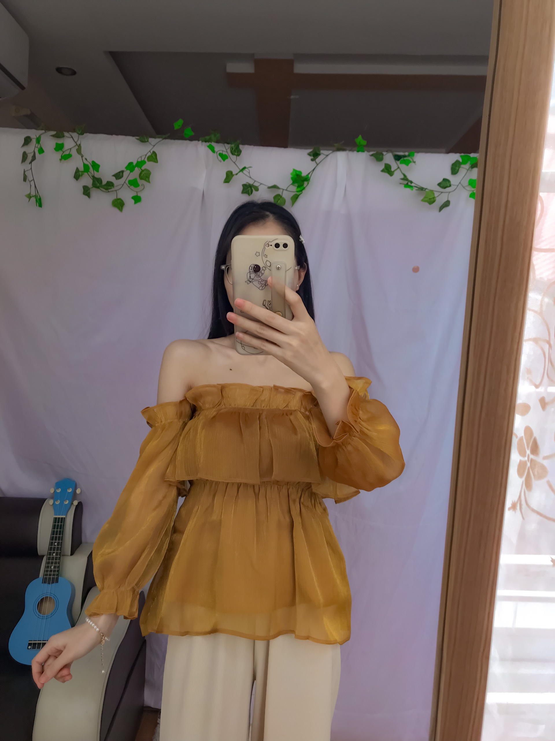 Áo tơ trễ vai tay dài có lót lụa