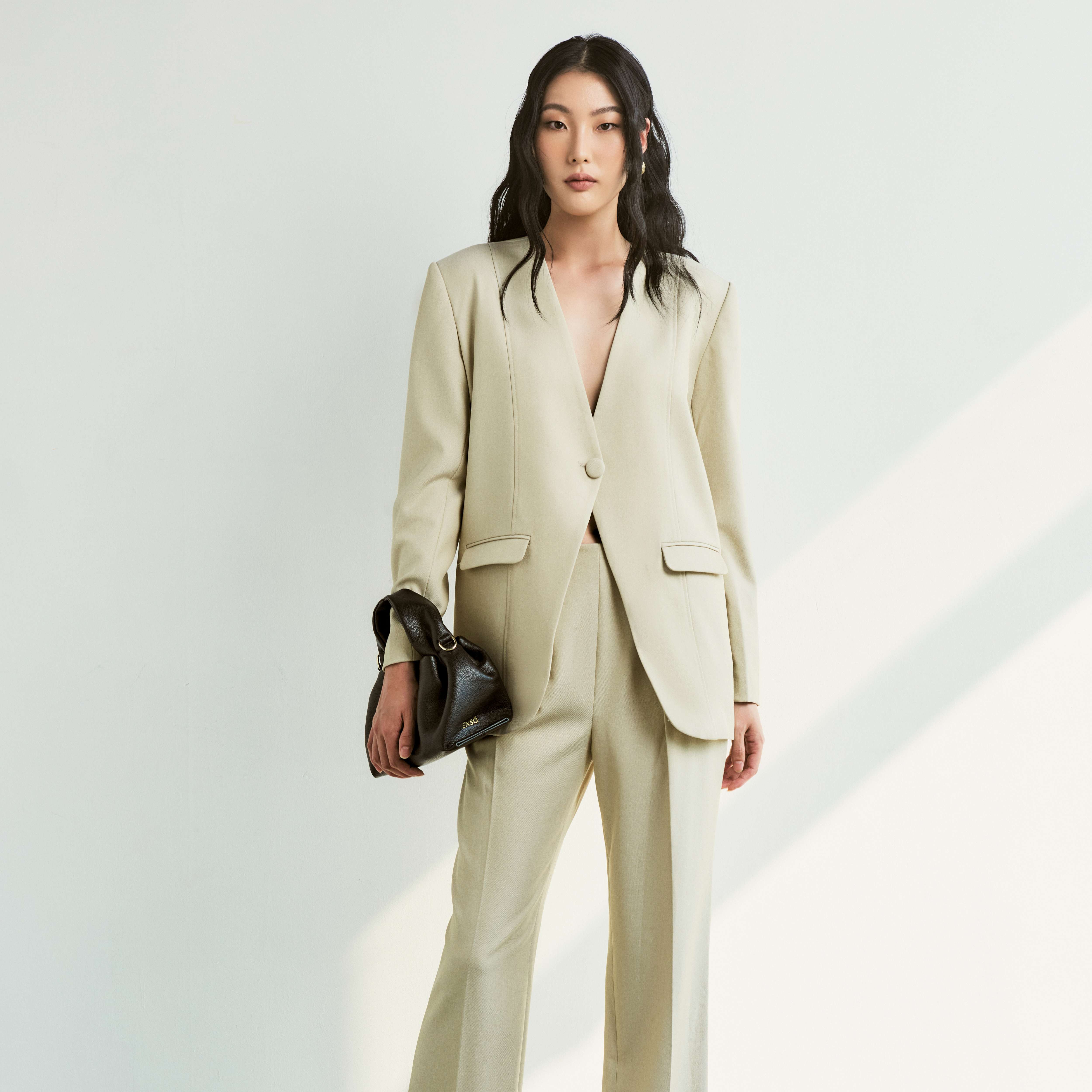 [Nhập LAZXUHUONG05 giảm 70k/499k] ƯỚM Set blazer Bờ Lây Giơ hai màu be