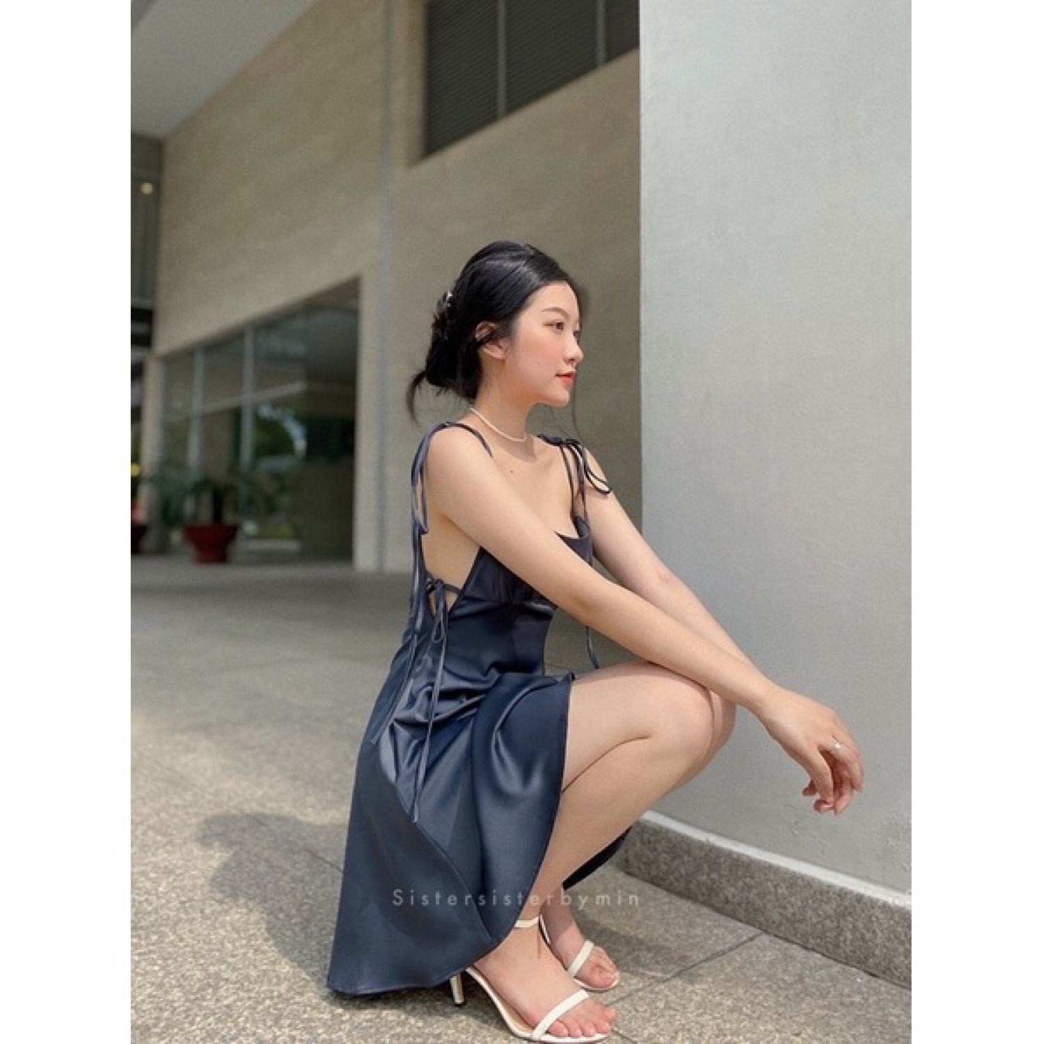 SISTERSISTER - Đầm lụa dây quyến rũ Heidi