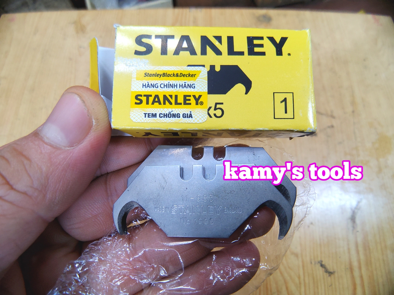 Lưỡi dao rọc cáp cong Stanley model 11-983 (1 vĩ/5 lưỡi)