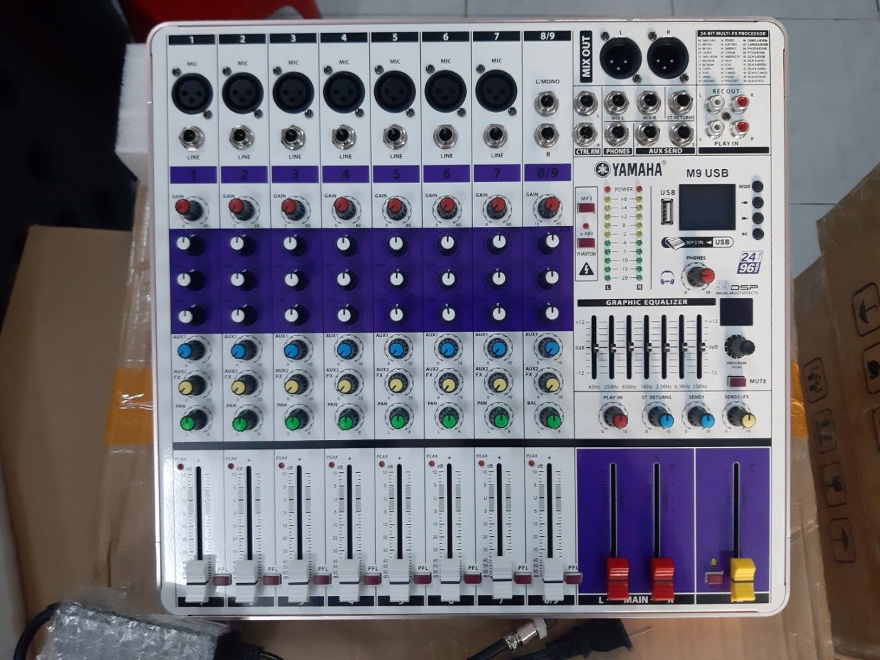 Mixer Yamaha M9