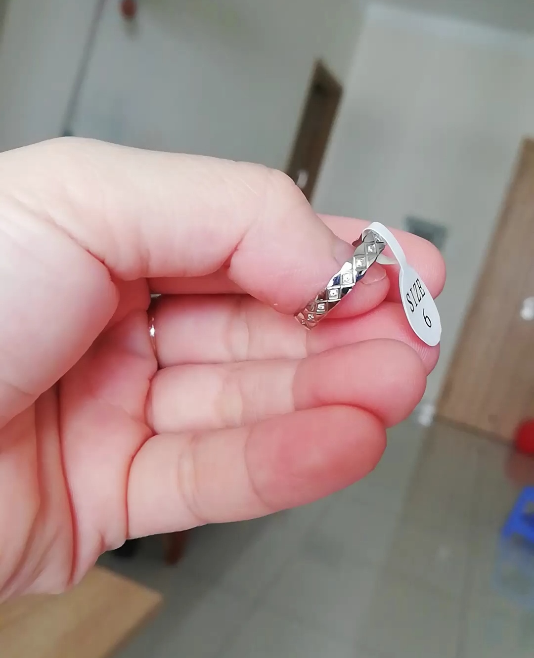 NHẪN KIỂU NỮ TITAN CAO CẤP KHÔNG GỈ ĐÍNH NHIỀU XOÀN
