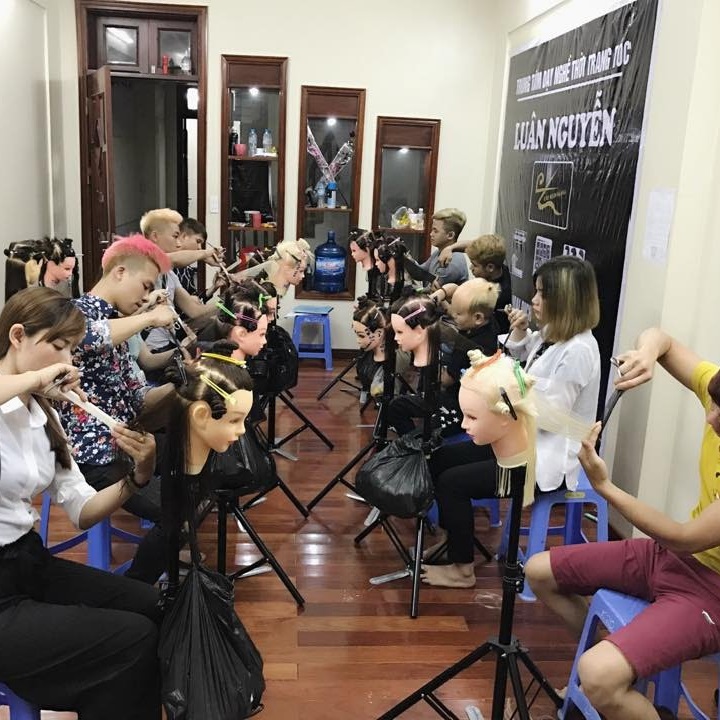 ĐẾ CHÂN MANOCANH HỌC CẮT TÓC - Màu đen
