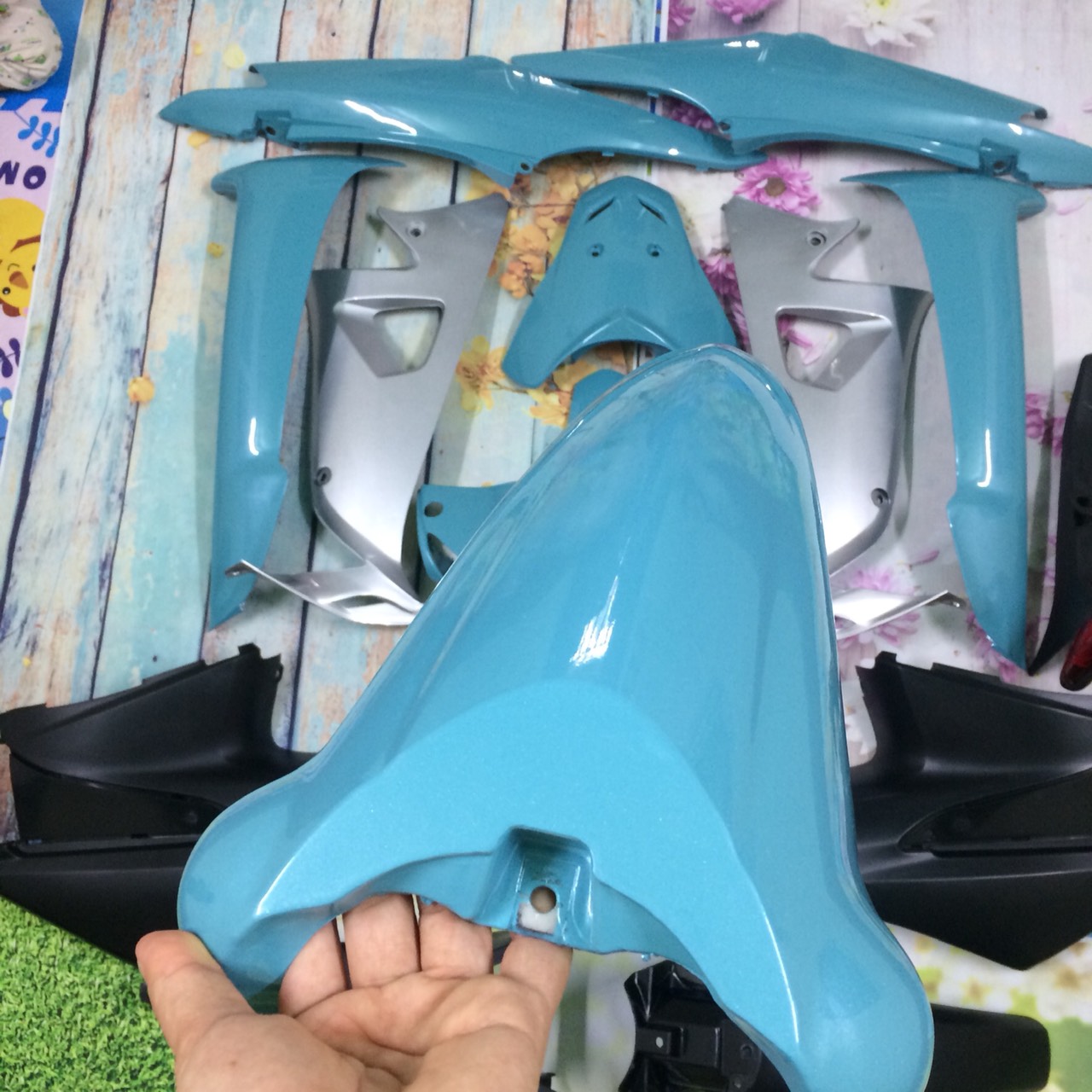 (Tặng Tem )  Dàn áo xe Wave RS - Wave S100 - Wave Alpha màu Xanh Ngọc Canry -  nhựa trắng cao cấp