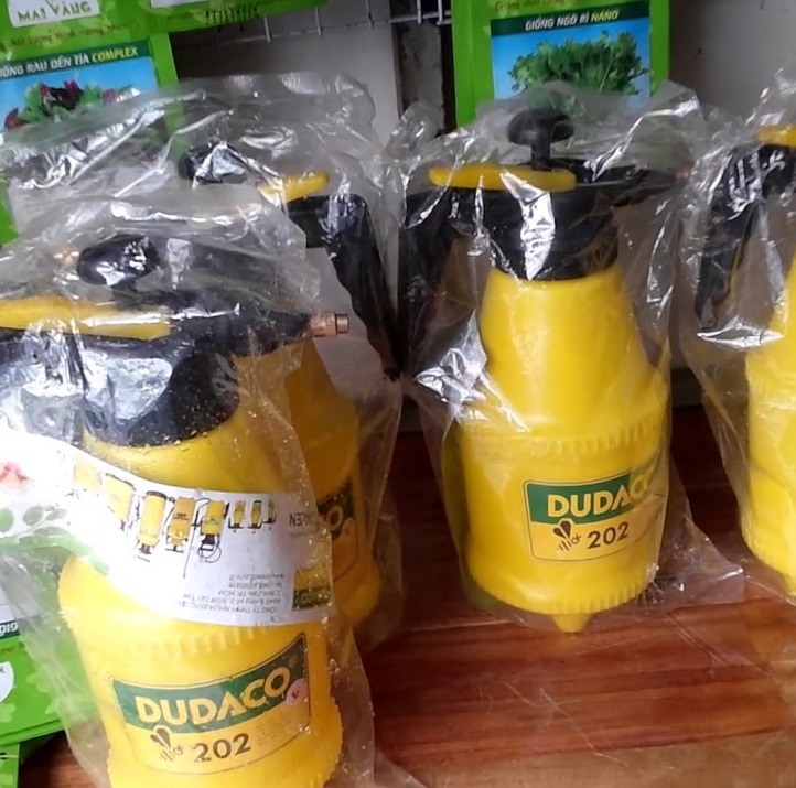 Bình xịt phun sương tưới nước Dudaco 202 2L (Vàng) - BX03