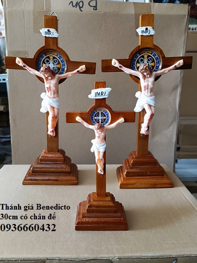 Thánh giá Chúa Benedicto gỗ, có 3 size 20cm 30cm hoặc 50cm thánh giá gỗ, tượng nhựa poly composite có chân đế để bàn